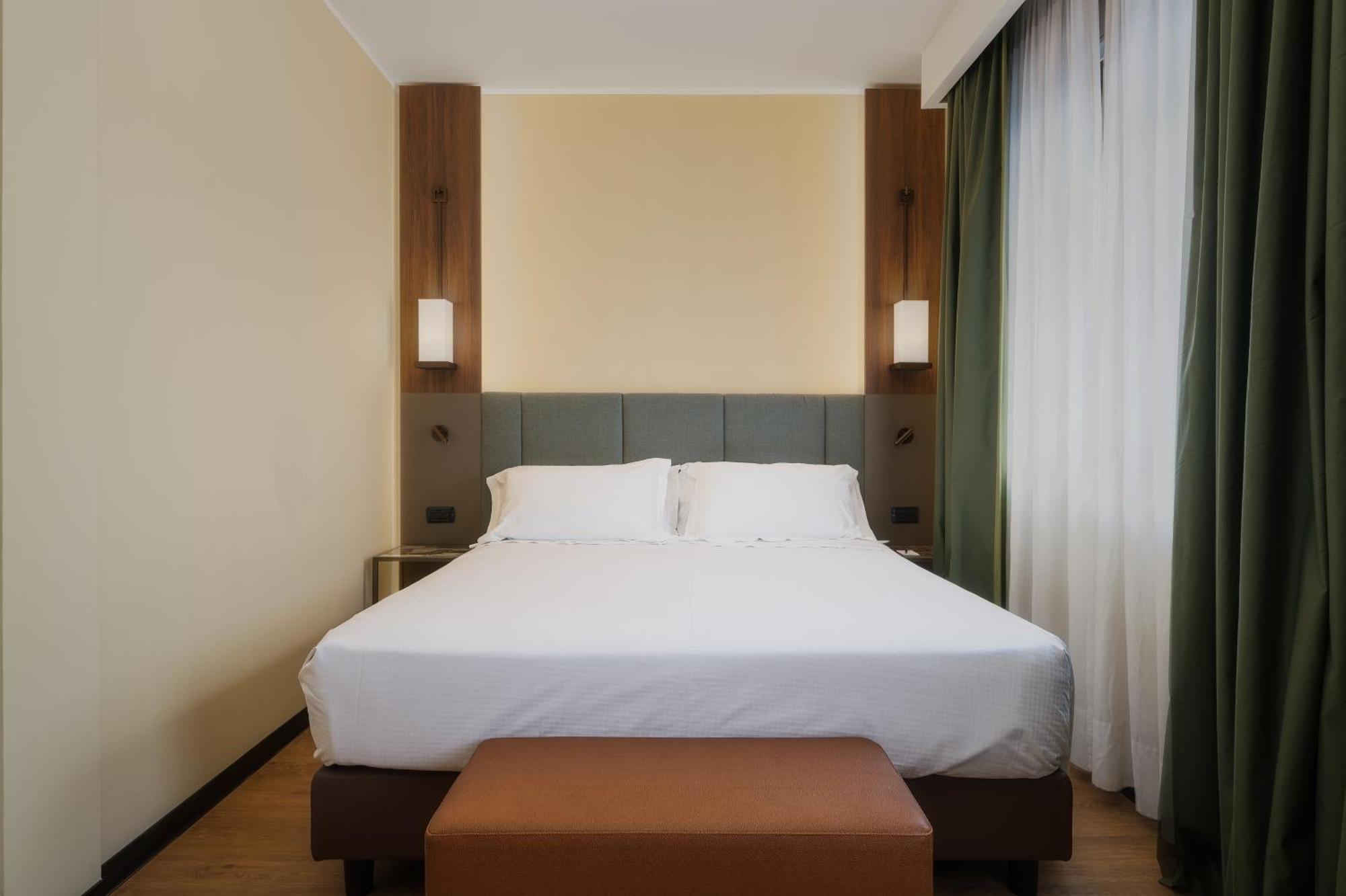Hotel Mozart Milan Bagian luar foto