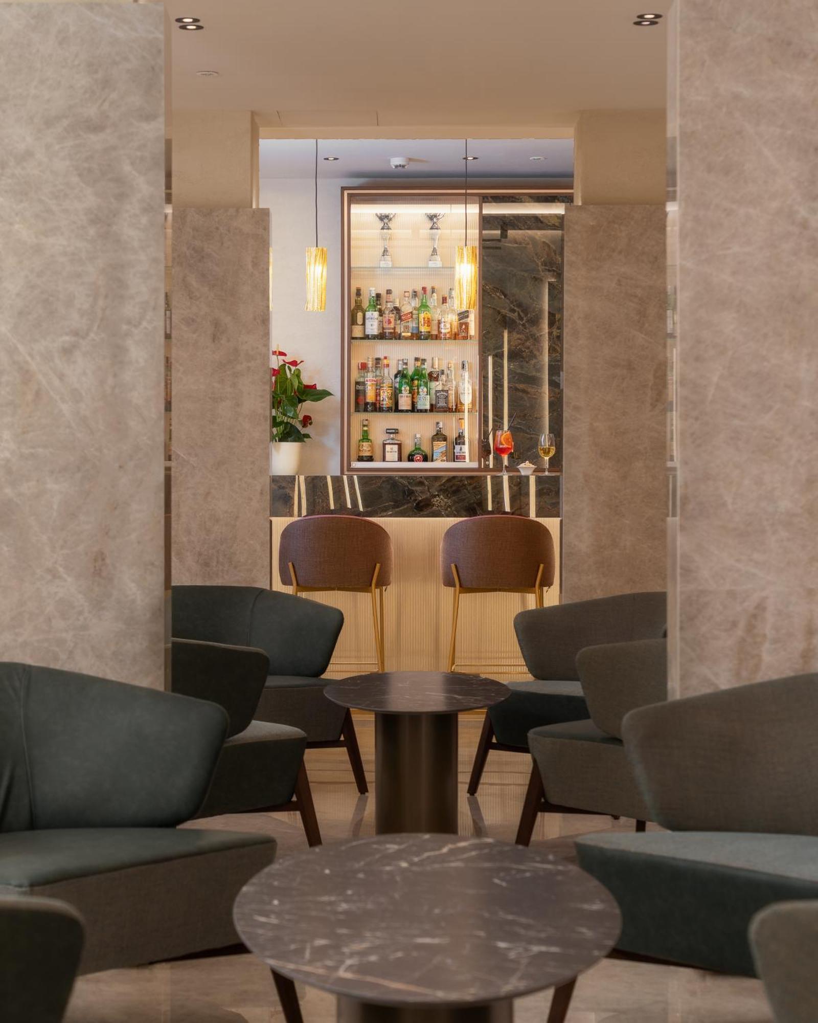 Hotel Mozart Milan Bagian luar foto