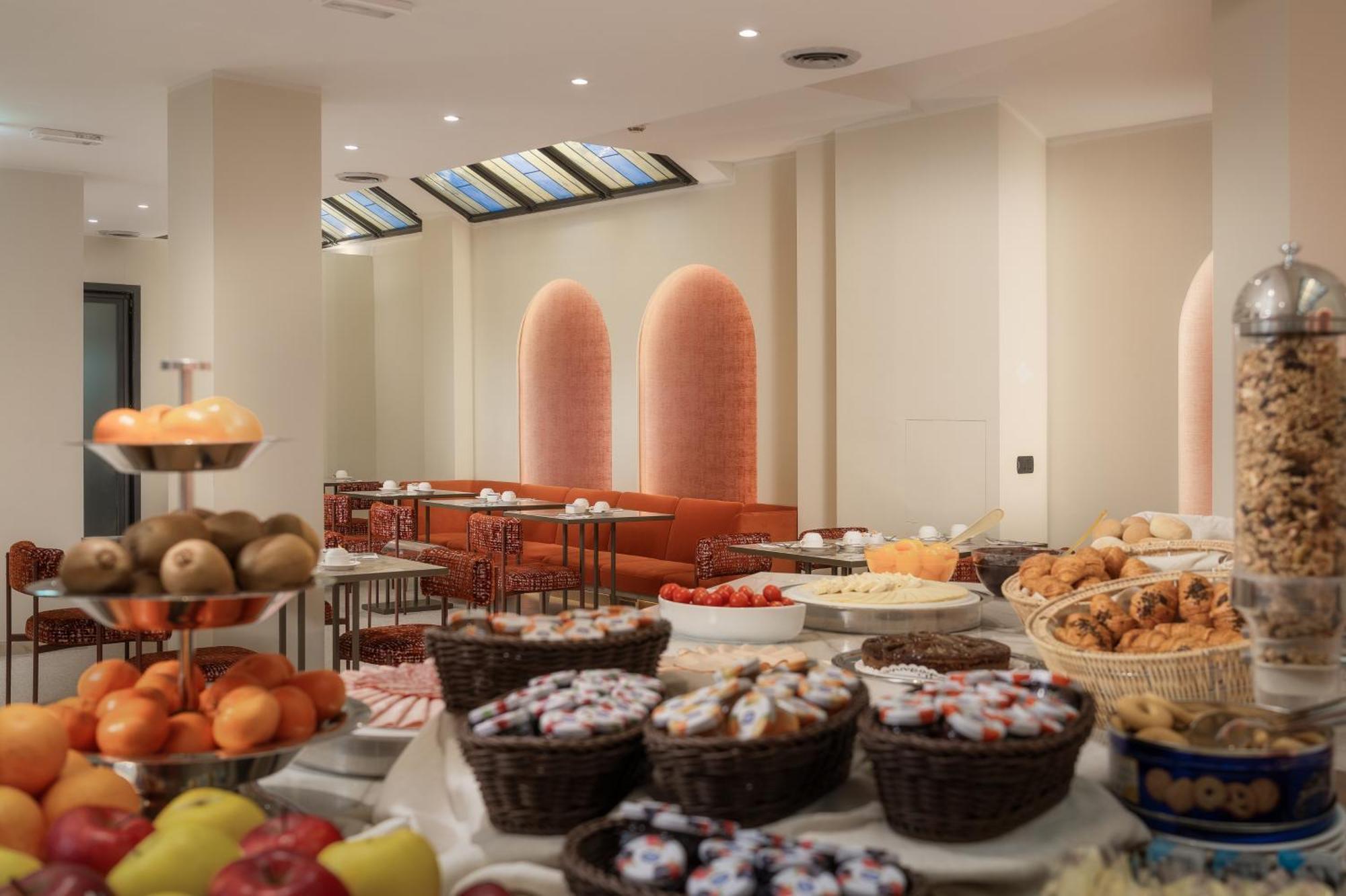 Hotel Mozart Milan Bagian luar foto