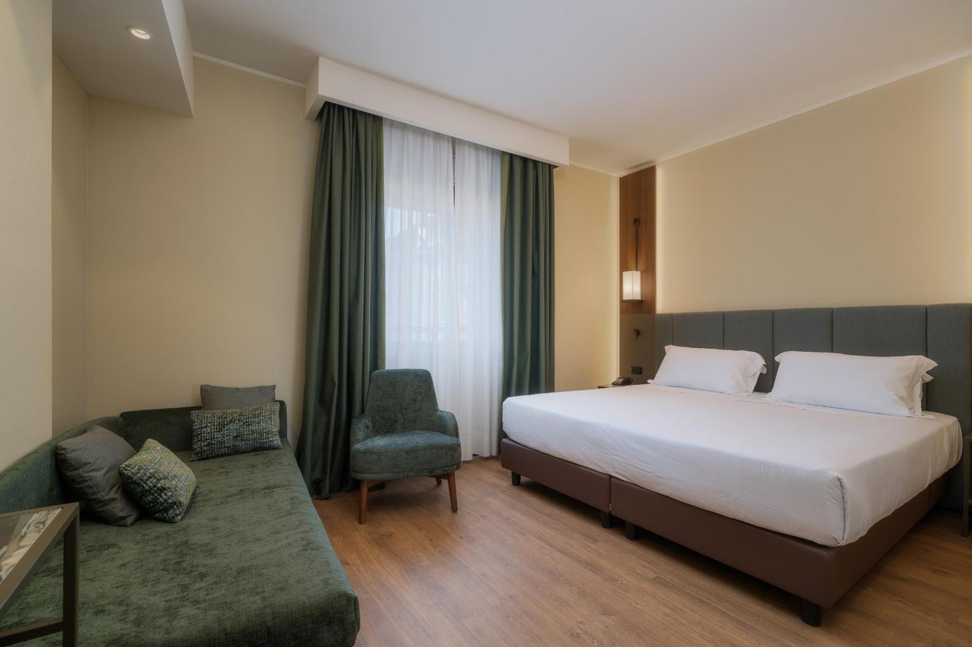 Hotel Mozart Milan Bagian luar foto